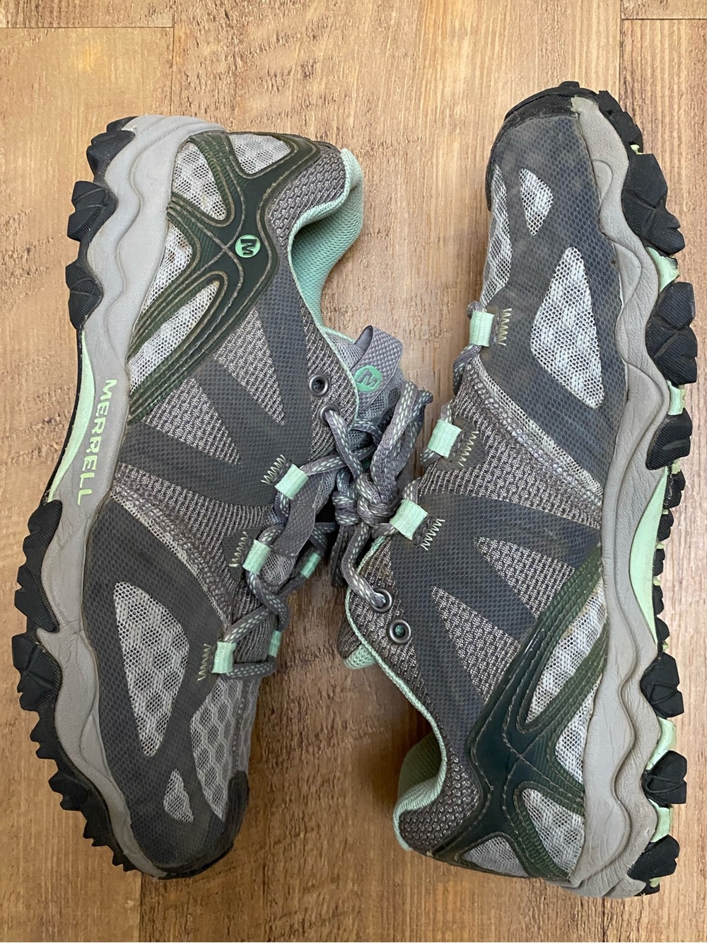 Merrell Grassbow Air Hiking Trail Shoes women’s size 7 Good condition